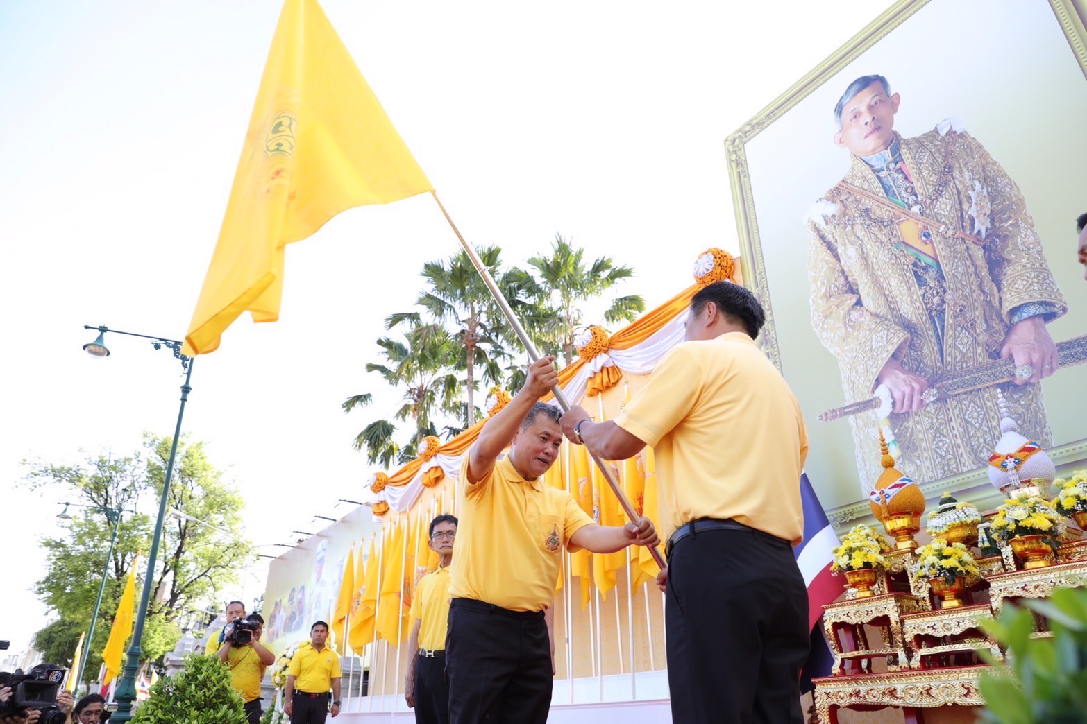 พจ.อยุธยา ร่วมพิธีรับมอบธงตราสัญลักษณ์งานเฉลิมพระเกียรติพระบาทสมเด็จพระเจ้าอยู่หัว เนื่องในโอกาสพระราชพิธีมหามงคลเฉลิมพระชนมพรรษา 6 รอบ 28 กรกฎาคม 2567