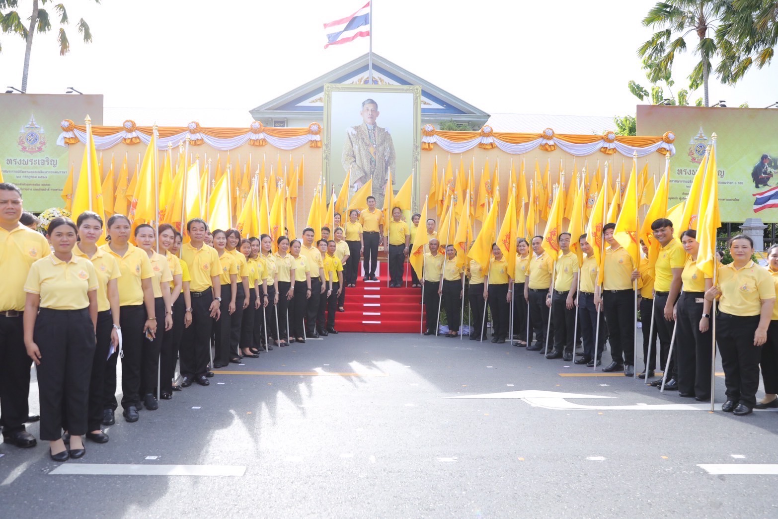 พจ.อยุธยา ร่วมพิธีรับมอบธงตราสัญลักษณ์งานเฉลิมพระเกียรติพระบาทสมเด็จพระเจ้าอยู่หัว เนื่องในโอกาสพระราชพิธีมหามงคลเฉลิมพระชนมพรรษา 6 รอบ 28 กรกฎาคม 2567