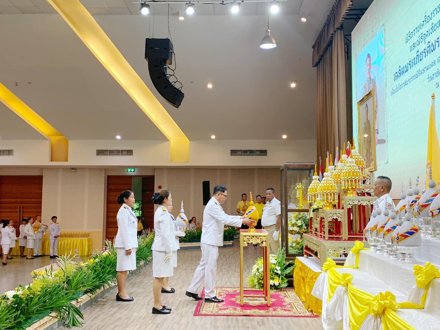 พช.อยุธยา ร่วมพิธีถวายเครื่องราชสักการะและวางพานพุ่ม และพิธีจุดเทียนถวายพระพรชัยมงคลเนื่องในโอกาสพระราชพิธีมหามงคลเฉลิมพระชนมพรรษา 6 รอบ 28 กรกฎาคม 2567