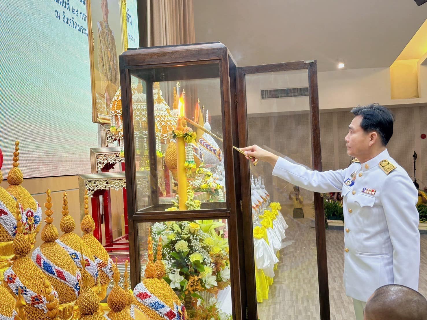 พช.อยุธยา ร่วมพิธีถวายเครื่องราชสักการะและวางพานพุ่ม และพิธีจุดเทียนถวายพระพรชัยมงคลเนื่องในโอกาสพระราชพิธีมหามงคลเฉลิมพระชนมพรรษา 6 รอบ 28 กรกฎาคม 2567