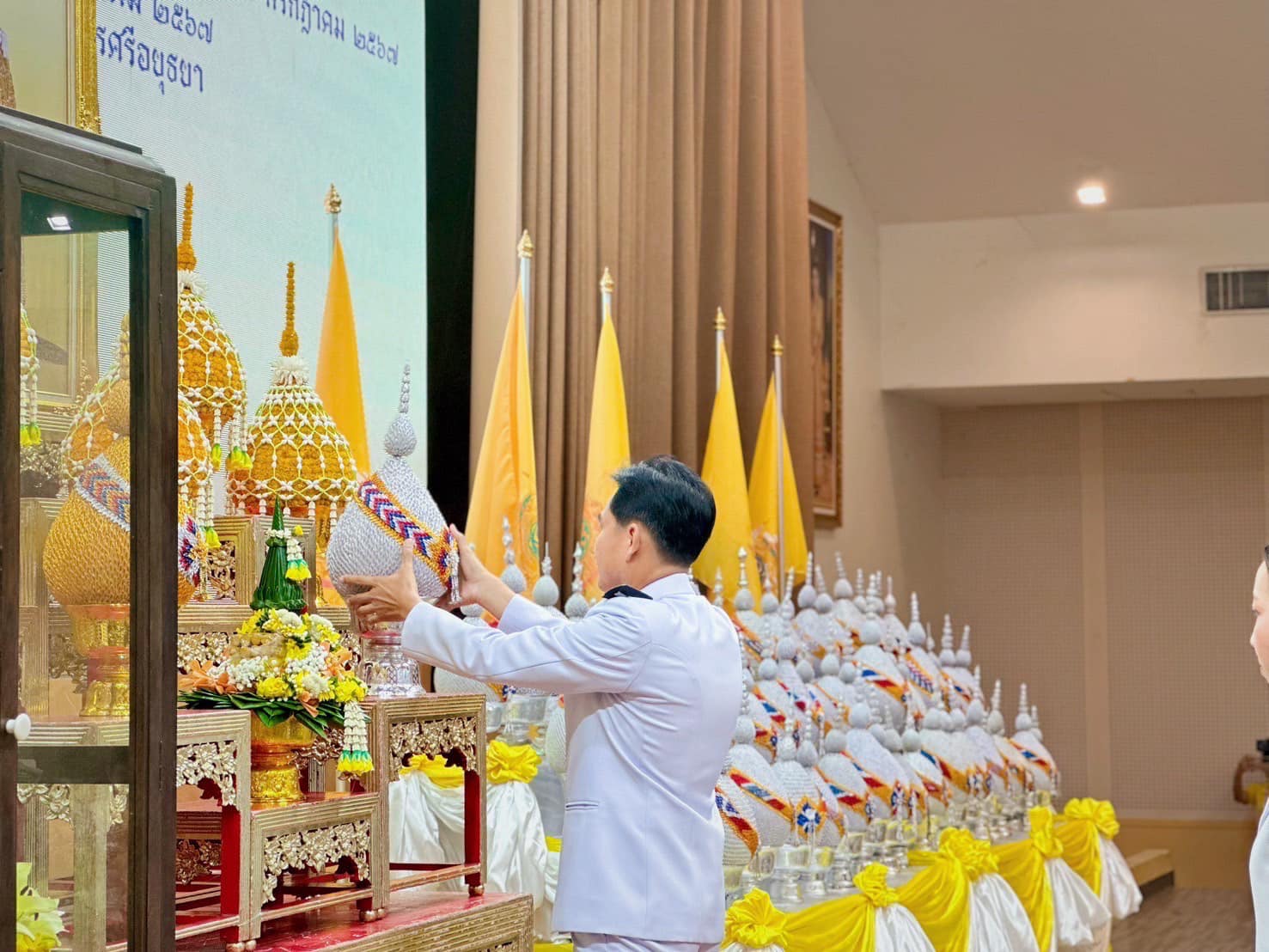 พช.อยุธยา ร่วมพิธีถวายเครื่องราชสักการะและวางพานพุ่ม และพิธีจุดเทียนถวายพระพรชัยมงคลเนื่องในโอกาสพระราชพิธีมหามงคลเฉลิมพระชนมพรรษา 6 รอบ 28 กรกฎาคม 2567