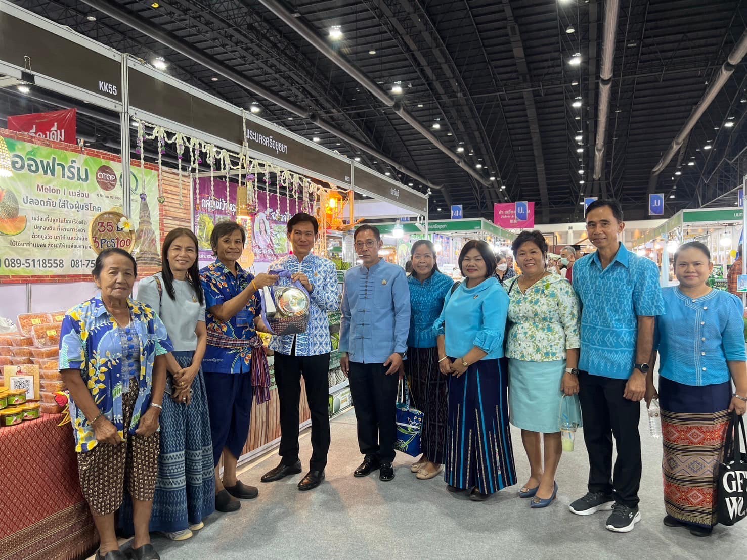 พช.อยุธยา ร่วมเปิดงาน “ศิลปาชีพประทีปไทย OTOP หลอมดวงใจ ด้วยพระบารมี”