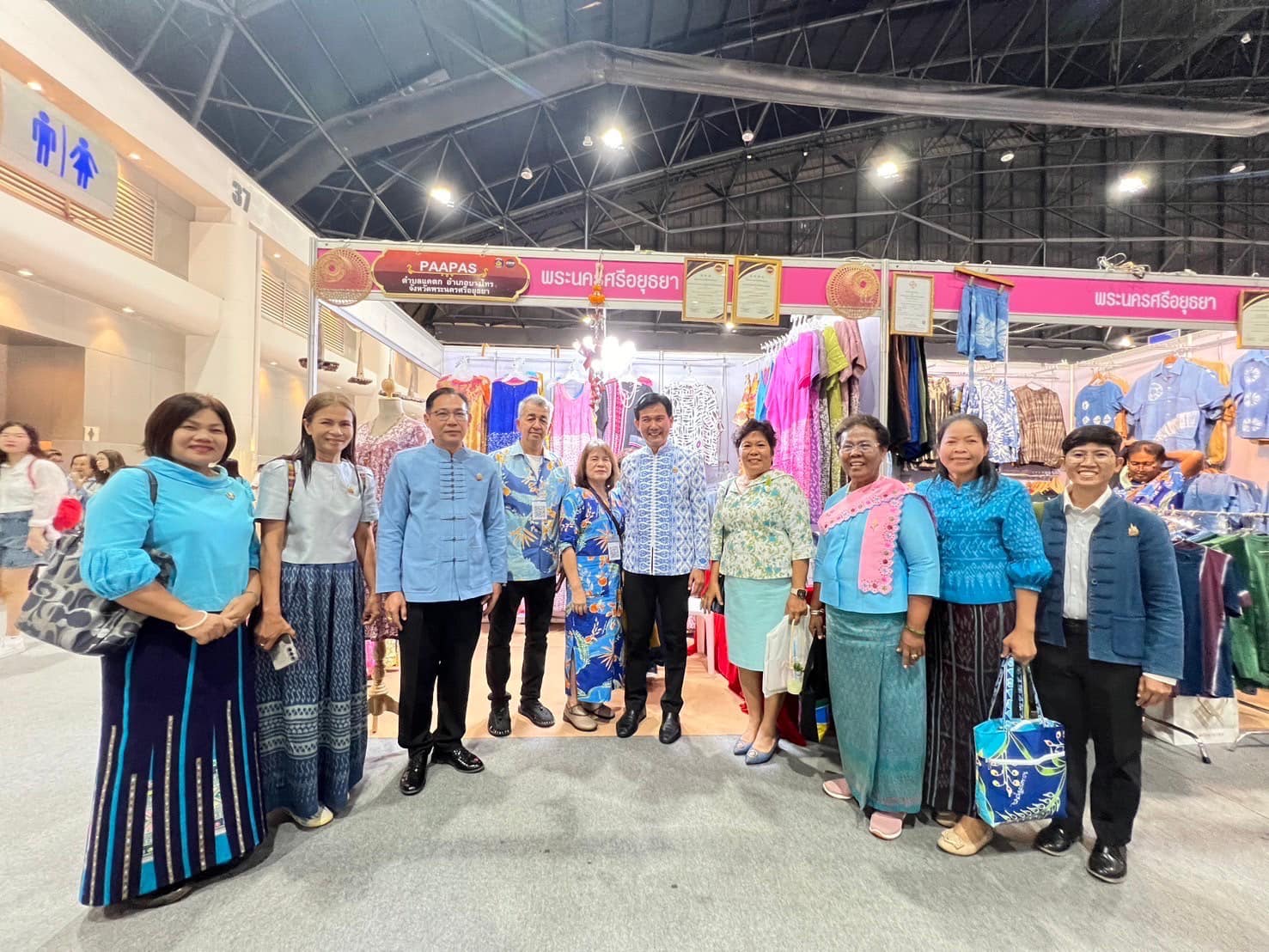 พช.อยุธยา ร่วมเปิดงาน “ศิลปาชีพประทีปไทย OTOP หลอมดวงใจ ด้วยพระบารมี”