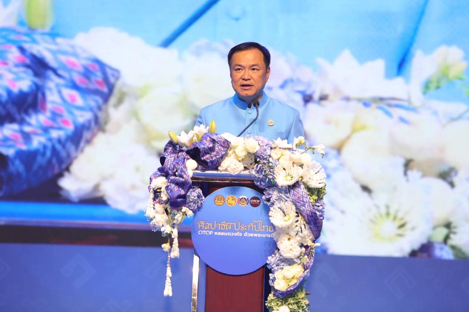 พช.อยุธยา ร่วมเปิดงาน “ศิลปาชีพประทีปไทย OTOP หลอมดวงใจ ด้วยพระบารมี”