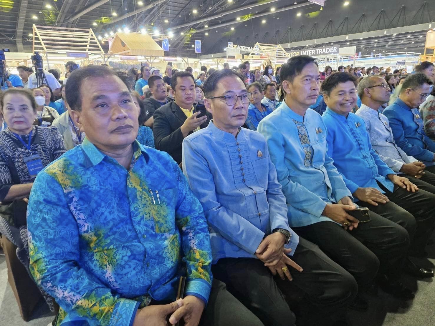 พช.อยุธยา ร่วมเปิดงาน “ศิลปาชีพประทีปไทย OTOP หลอมดวงใจ ด้วยพระบารมี”