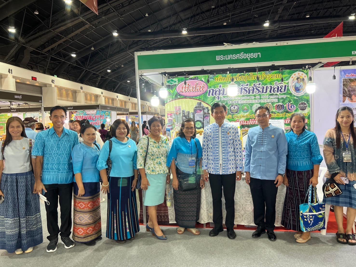 พช.อยุธยา ร่วมเปิดงาน “ศิลปาชีพประทีปไทย OTOP หลอมดวงใจ ด้วยพระบารมี”