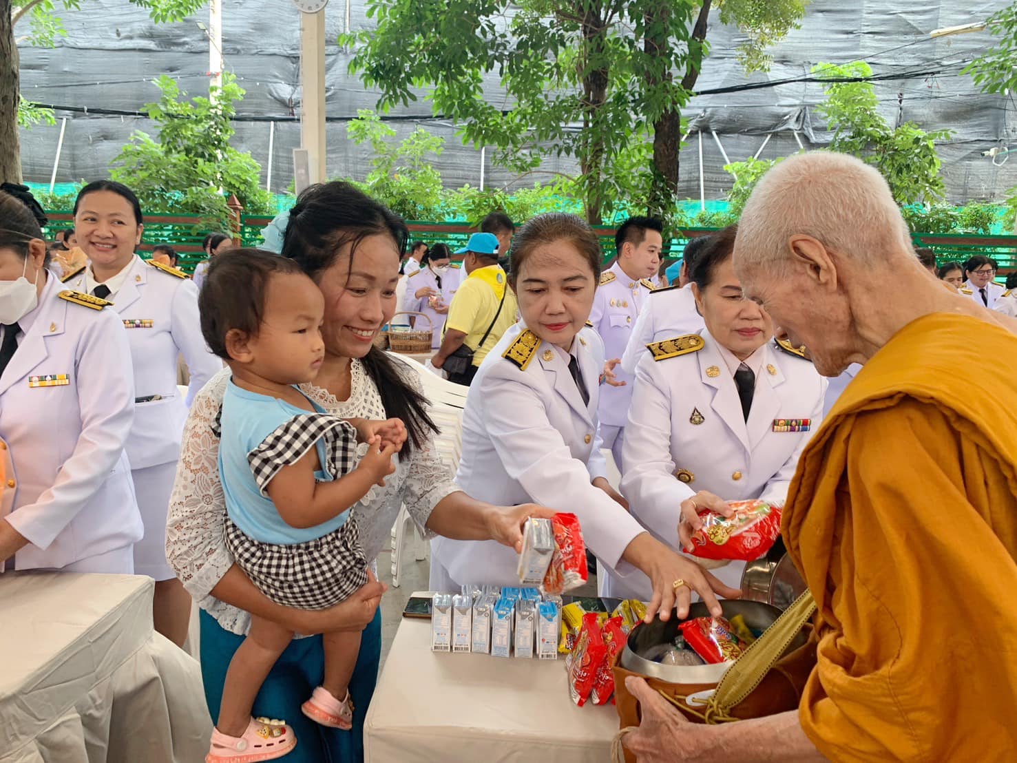 พช.อยุธยา ร่วมพิธีเจริญพระพุทธมนต์และทำบุญตักบาตรถวายพระราชกุศล เฉลิมพระเกียรติสมเด็จพระนางเจ้าสิริกิติ์ พระบรมราชินีนาถ พระบรมราชชนนีพันปีหลวง เนื่องในโอกาส วันเฉลิมพระชนมพรรษา 12 สิงหาคม 2567