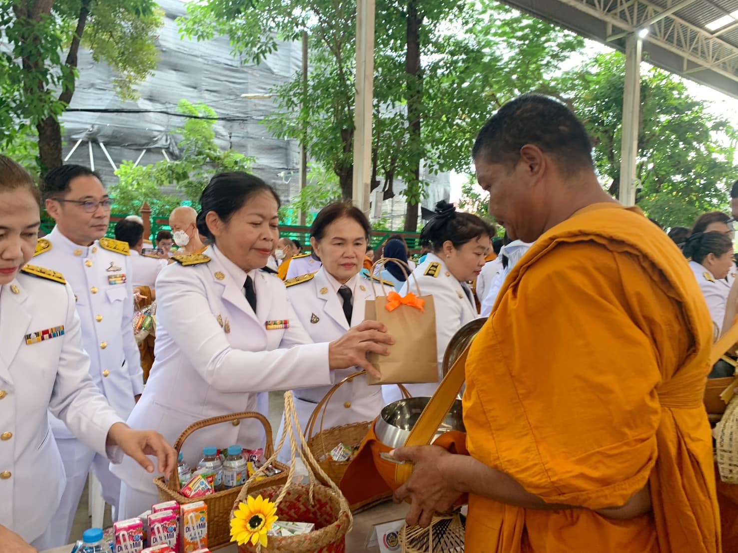 พช.อยุธยา ร่วมพิธีเจริญพระพุทธมนต์และทำบุญตักบาตรถวายพระราชกุศล เฉลิมพระเกียรติสมเด็จพระนางเจ้าสิริกิติ์ พระบรมราชินีนาถ พระบรมราชชนนีพันปีหลวง เนื่องในโอกาส วันเฉลิมพระชนมพรรษา 12 สิงหาคม 2567