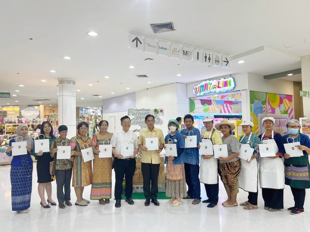 พช.อยุธยา จับมือบริษัทประชารัฐสามัคคีพระนครศรีอยุธยา Ayutthaya Farmer Market & Good food fair เพื่อส่งเสริมและเพิ่มช่องทางการตลาดผลิตภัณฑ์ชุมชน ณ ศูนย์การค้าอยุธยาซิตี้พาร์ค