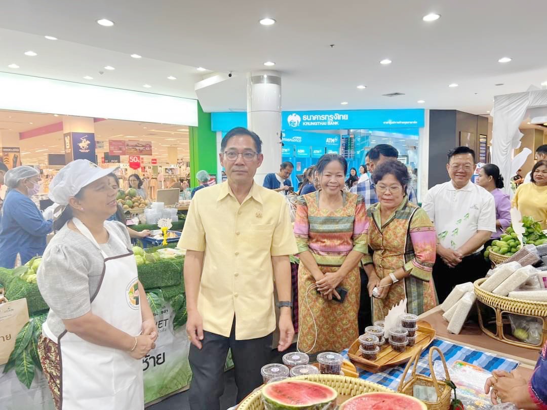 พช.อยุธยา จับมือบริษัทประชารัฐสามัคคีพระนครศรีอยุธยา Ayutthaya Farmer Market & Good food fair เพื่อส่งเสริมและเพิ่มช่องทางการตลาดผลิตภัณฑ์ชุมชน ณ ศูนย์การค้าอยุธยาซิตี้พาร์ค