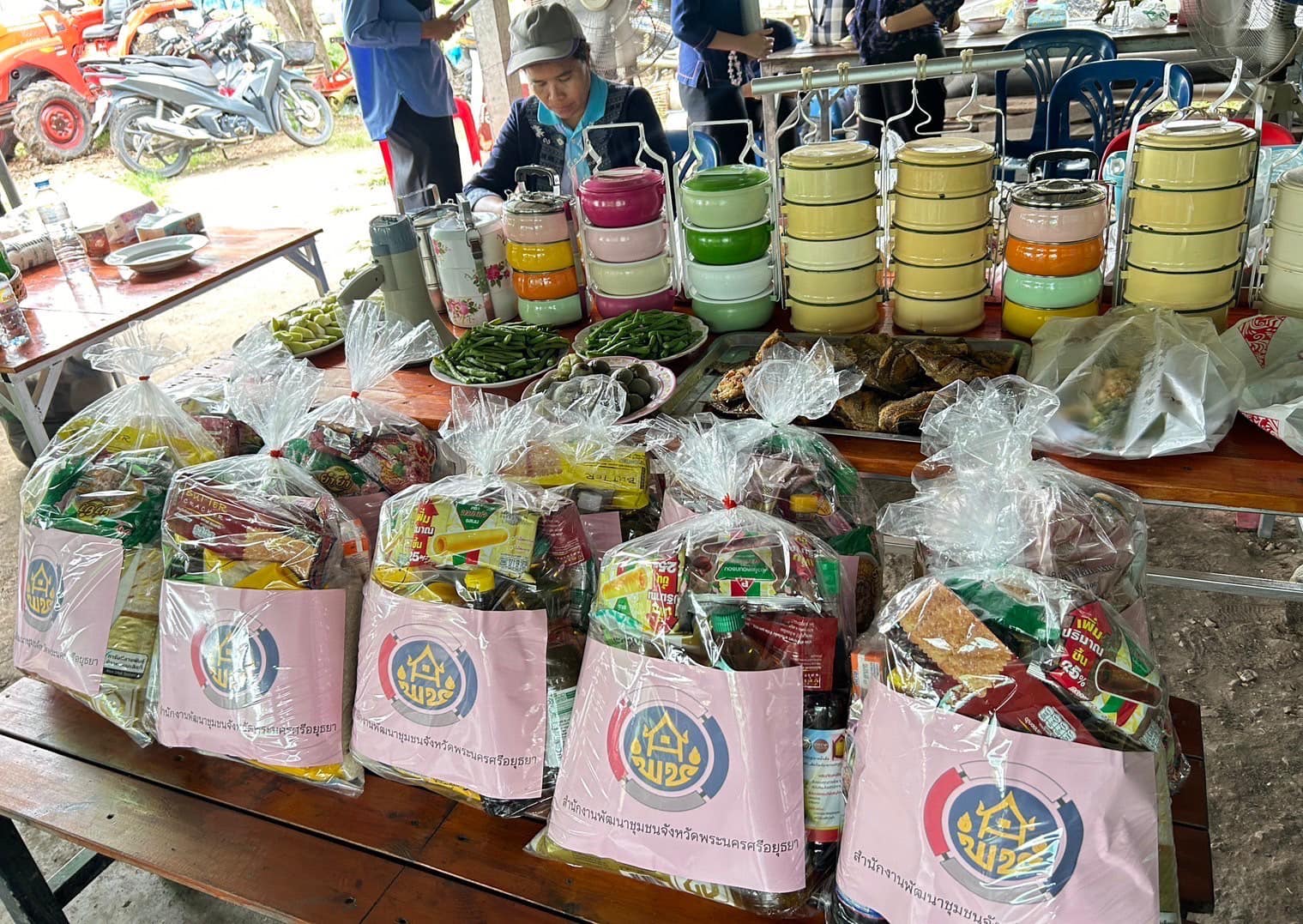 พช.อยุธยา จับมือเครือข่ายโคก หนอง นา จังหวัดพระนครศรีอยุธยา เดินหน้ากิจกรรมหิ้วปิ่นโตเอามื้อสามัคคี