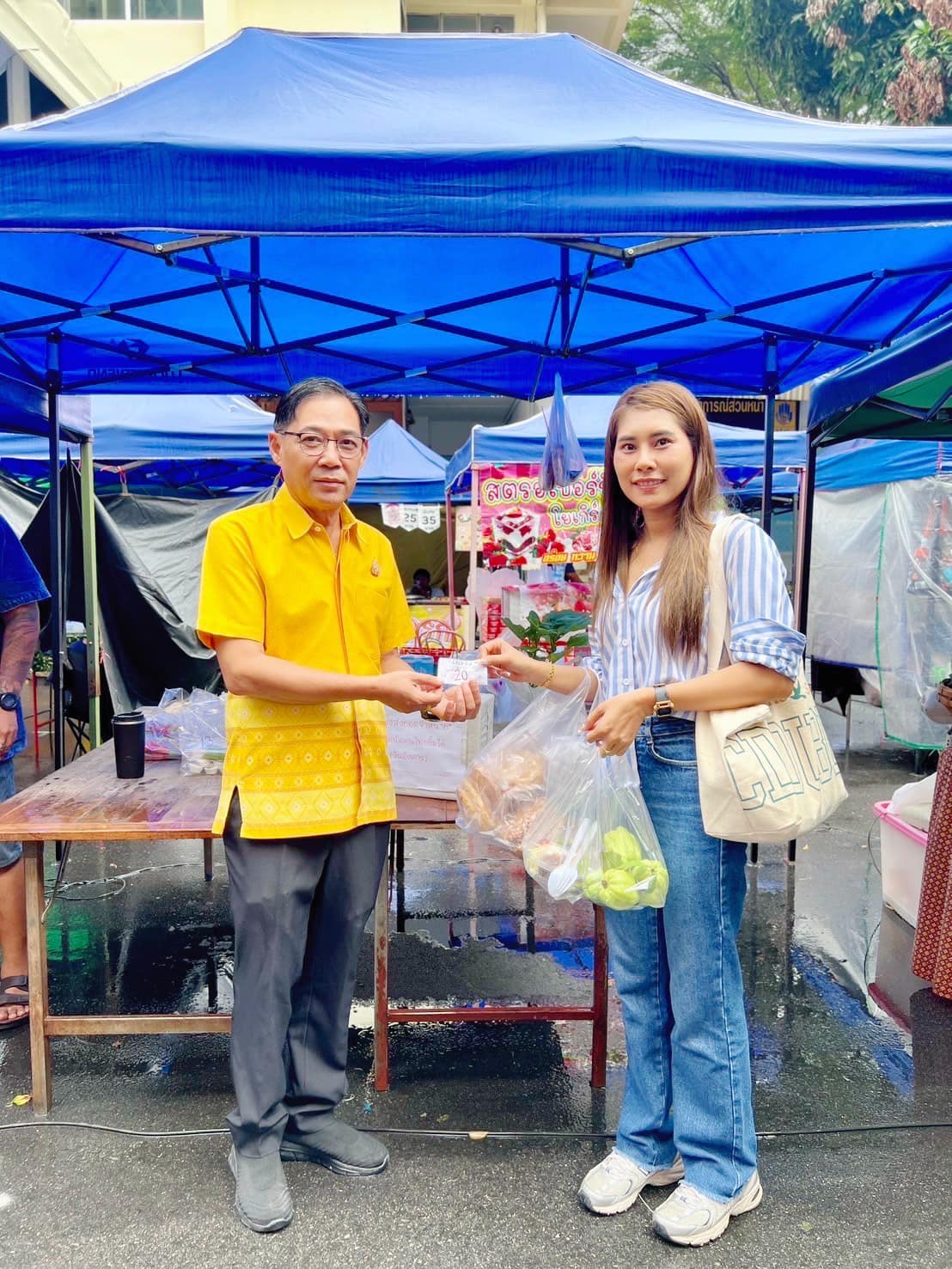 พช.กรุงเก่า สนับสนุนตลาดนัดคนไทยยิ้มได้ เพิ่มช่องทางการตลาดผลิตภัณฑ์ชุมชน