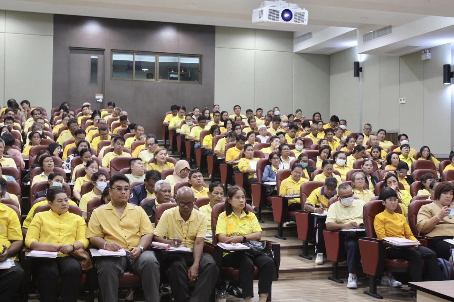 พัฒนาการจังหวัดพระนครศรีอยุธยา เป็นประธานการฝึกอบรมกฎหมายระเบียบข้อบังคับที่เกี่ยวข้องกับกองทุนหมู่บ้านและชุมชนเมืองแห่งชาติ