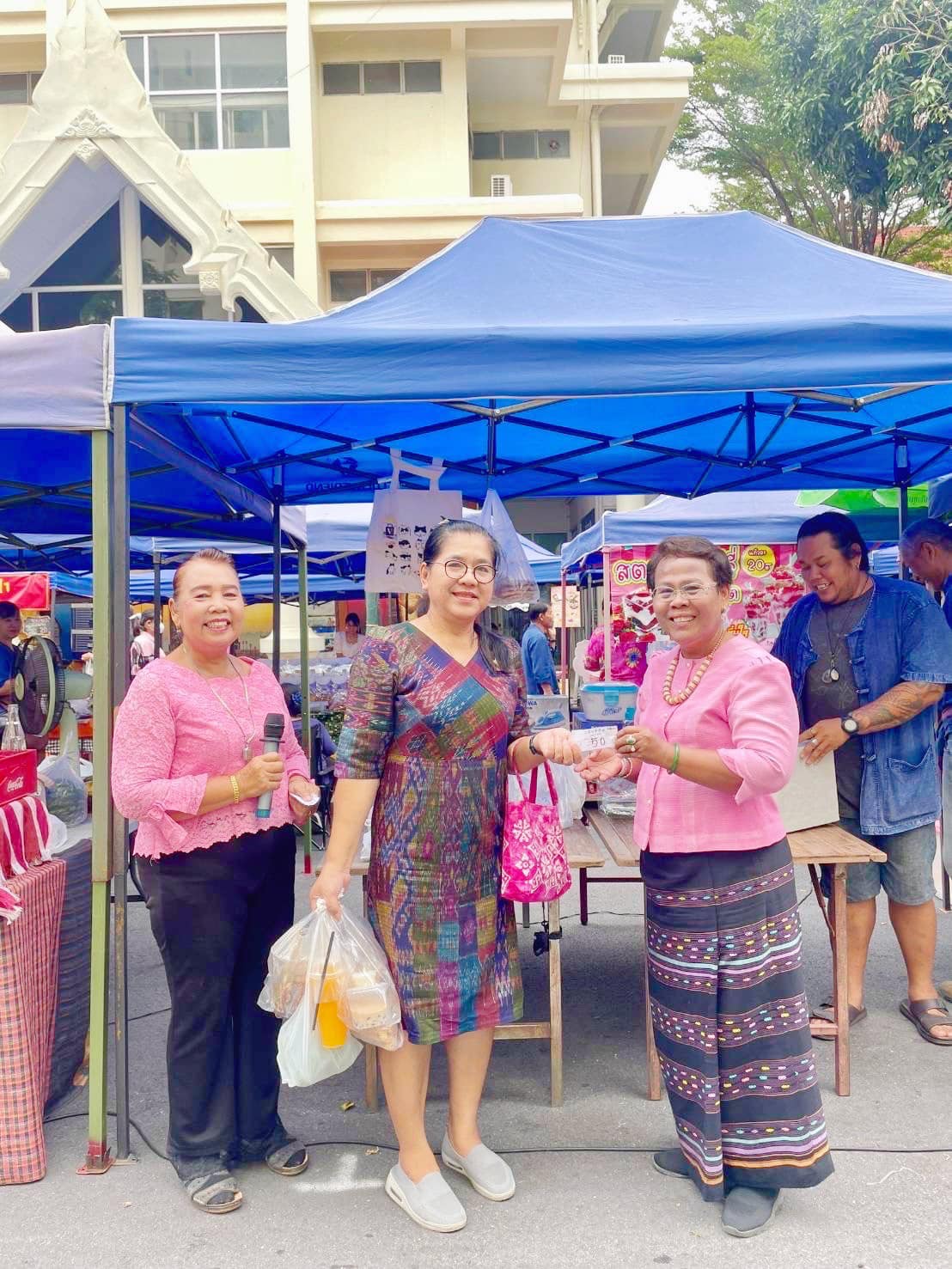 พช.กรุงเก่า สนับสนุนตลาดนัดคนไทยยิ้มได้ เพิ่มช่องทางการตลาดผลิตภัณฑ์ชุมชน