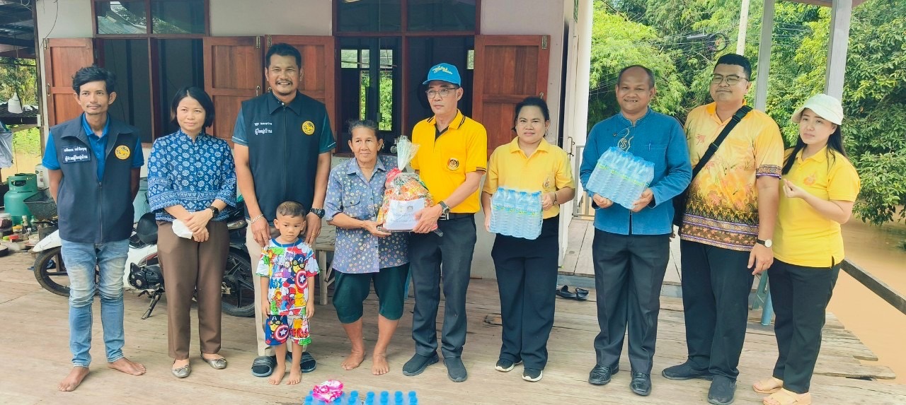 พช.อยุธยา ส่งต่อธารน้ำใจ มอบถุงยังชีพช่วยผู้ประสบอุทกภัยในพื้นที่จังหวัดพระนครศรีอยุธยา