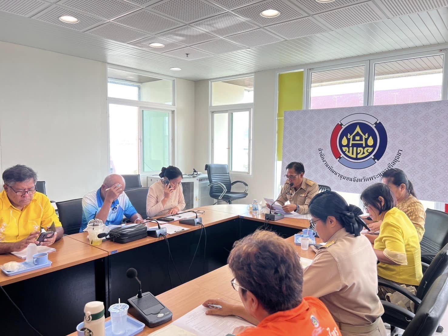 พช.พระนครศรีอยุธยา ประชุมซักซ้อมการสนับสนุนการจัดตั้งโรงครัวพระราชทาน รับเสด็จสมเด็จพระนางเจ้าฯ พระบรมราชินี เสด็จฯ แทนพระองค์ พร้อมด้วย สมเด็จพระเจ้าลูกยาเธอ เจ้าฟ้าทีปังกรรัศมีโชติ มหาวชิโรตตมางกูร สิริวิบูลยราชกุมาร