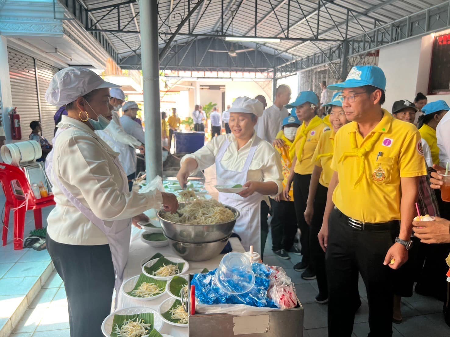 พช.พระนครศรีอยุธยา ร่วมจิตอาสาสนับสนุนการจัดตั้งโรงครัวพระราชทาน รับเสด็จสมเด็จพระนางเจ้าฯ พระบรมราชินี เสด็จฯ แทนพระองค์ พร้อมด้วย สมเด็จพระเจ้าลูกยาเธอ เจ้าฟ้าทีปังกรรัศมีโชติ มหาวชิโรตตมางกูร สิริวิบูลยราชกุมาร