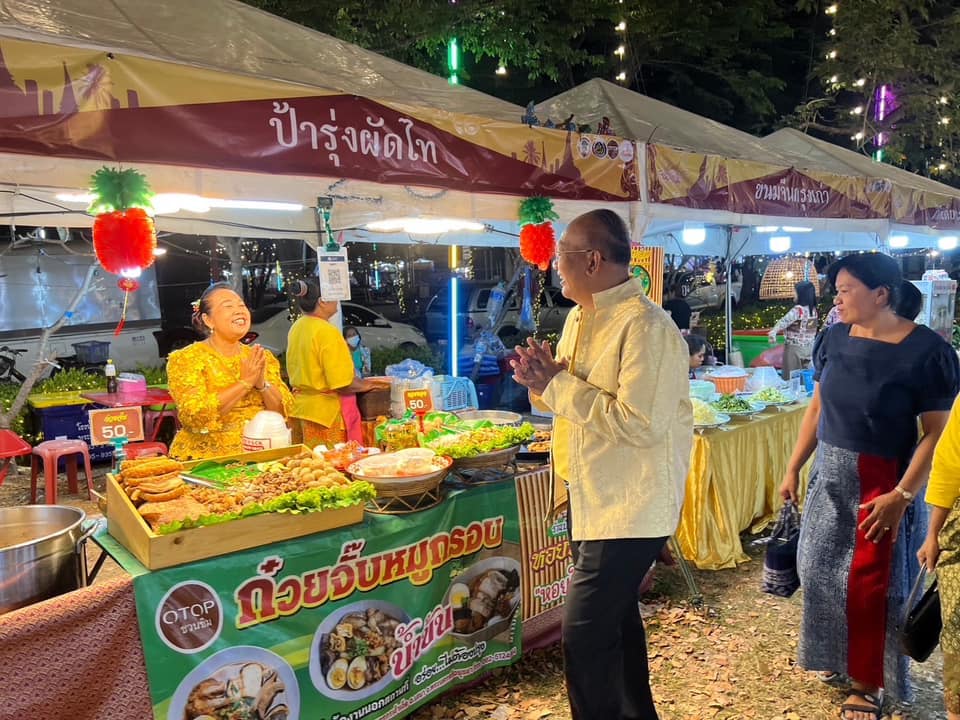 พช.อยุธยา ส่งเสริม สนับสนุนเศรษฐกิจชุมชน สินค้าชุมชน “ถนนคนเดิน” ในงานยอยศยิ่งฟ้าอยุธยามรดกโลก ประจำปี 2567