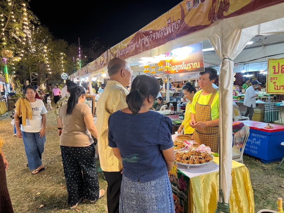 พช.อยุธยา ส่งเสริม สนับสนุนเศรษฐกิจชุมชน สินค้าชุมชน “ถนนคนเดิน” ในงานยอยศยิ่งฟ้าอยุธยามรดกโลก ประจำปี 2567