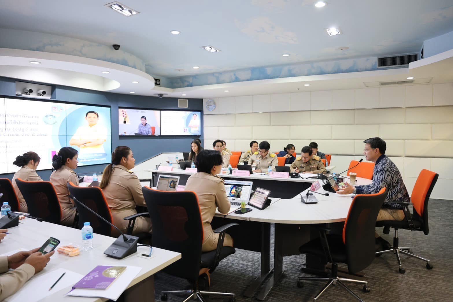 พช.กรุงเก่า เข้าร่วมการประชุมชี้แจงแนวทางการดำเนินงานการบริหารการจัดเก็บข้อมูลความจำเป็นพื้นฐาน (จปฐ.) และข้อมูลพื้นฐานระดับหมู่บ้าน (กชช. 2ค) ปี 2568