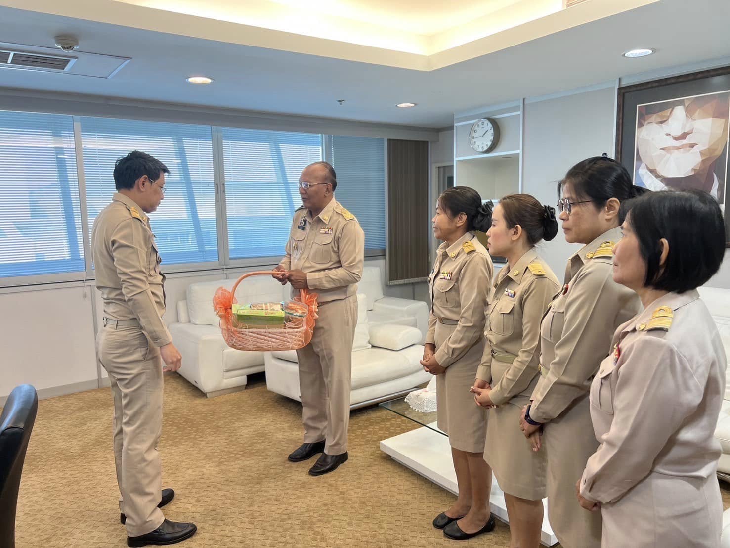 พช.กรุงเก่า สวัสดีปีใหม่พร้อมขอพร อธิบดีกรมการพัฒนาชุมชน ผู้บริหารกรมฯ เนื่องในวาระดิถีขึ้นปีใหม่ 2568