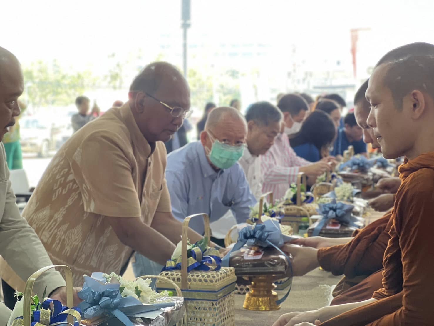 พช.อยุธยา ร่วมพิธีทำบุญถวายภัตตาหารเพลพระสงฆ์ เนื่องในโอกาสเปิดตลาดมิตรมาร์เก็ต ดอนเมือง