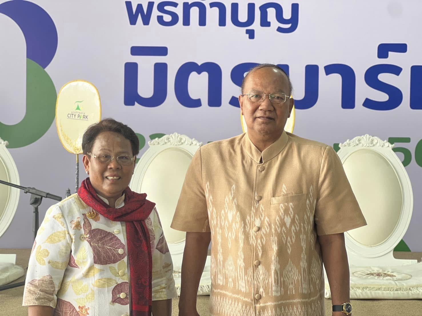 พช.อยุธยา ร่วมพิธีทำบุญถวายภัตตาหารเพลพระสงฆ์ เนื่องในโอกาสเปิดตลาดมิตรมาร์เก็ต ดอนเมือง