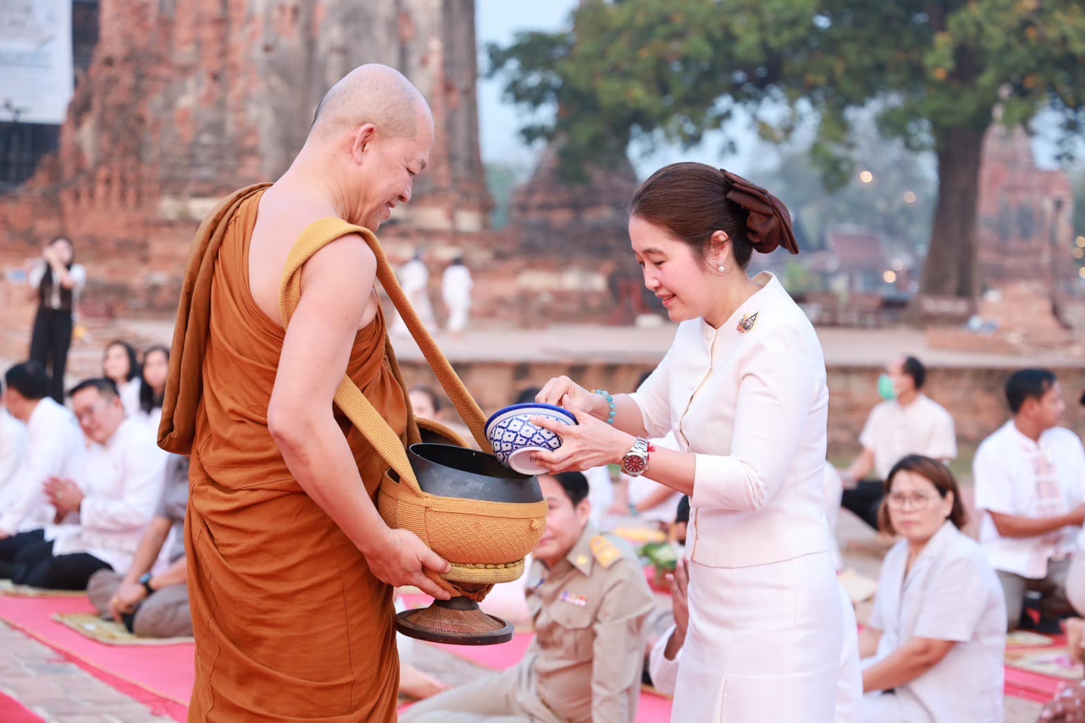 พช.พระนครศรีอยุธยา ร่วมพิธีตักบาตรและบรรยายธรรม โครงการร้อยใจไทย สืบสานราชธรรม ทั้งแผ่นดิน เพื่อถวายเป็นพระราชกุศล แด่พระบาทสมเด็จพระวชิรเกล้าเจ้าอยู่หัว ในปีเฉลิมพระเกียรติเฉลิมพระชนมพรรษา ครบ 6 รอบ 72 พรรษา