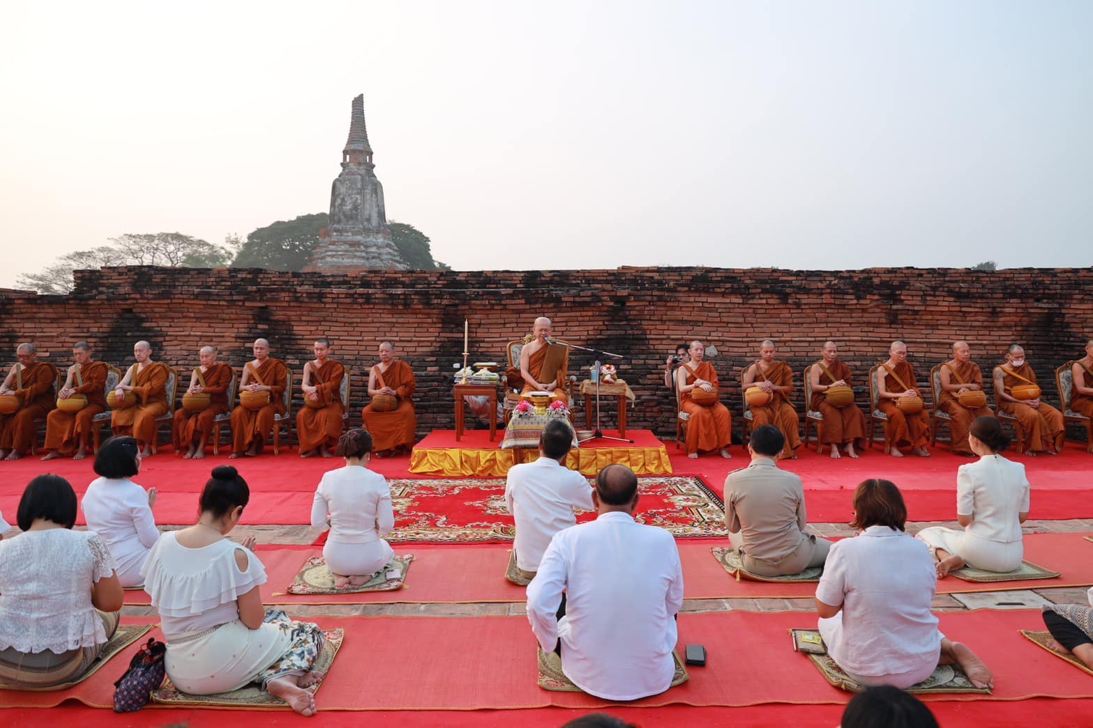 พช.พระนครศรีอยุธยา ร่วมพิธีตักบาตรและบรรยายธรรม โครงการร้อยใจไทย สืบสานราชธรรม ทั้งแผ่นดิน เพื่อถวายเป็นพระราชกุศล แด่พระบาทสมเด็จพระวชิรเกล้าเจ้าอยู่หัว ในปีเฉลิมพระเกียรติเฉลิมพระชนมพรรษา ครบ 6 รอบ 72 พรรษา