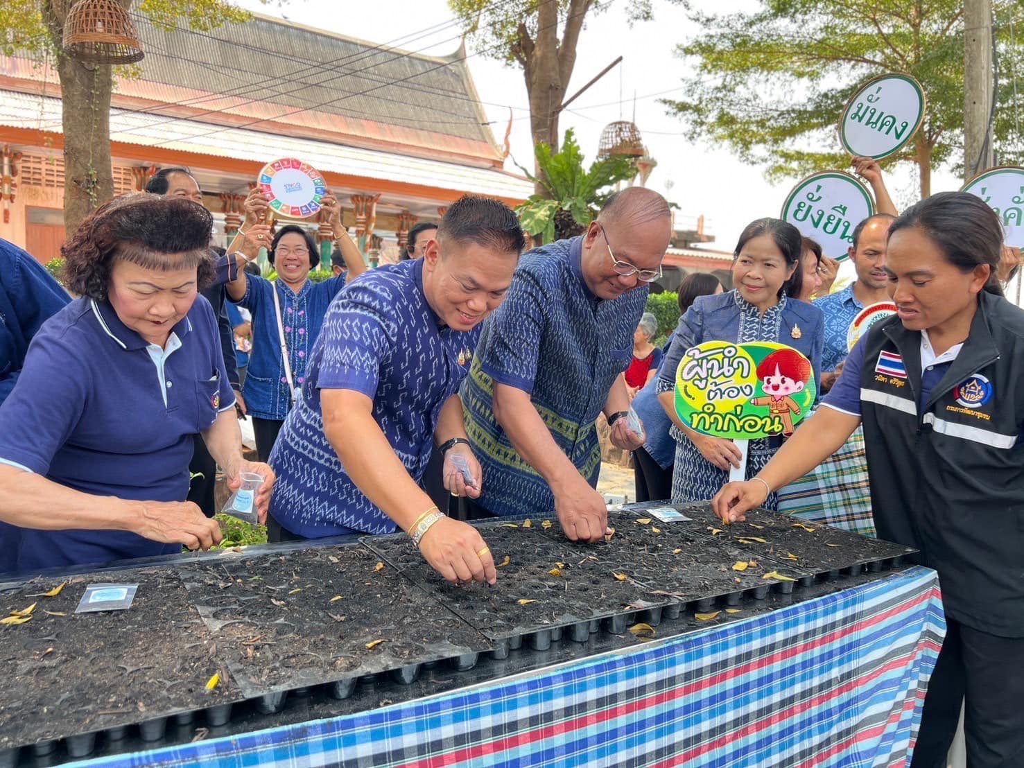 จังหวัดพระนครศรีอยุธยา แสดงพลังเนื่องในวาระครบรอบ 56 ปี โครงการพัฒนาผู้นำอาสาพัฒนาชุมชน “อช. รวมใจขจัดภัยแก้จน พัฒนาชุมชนอย่างพอเพียง”