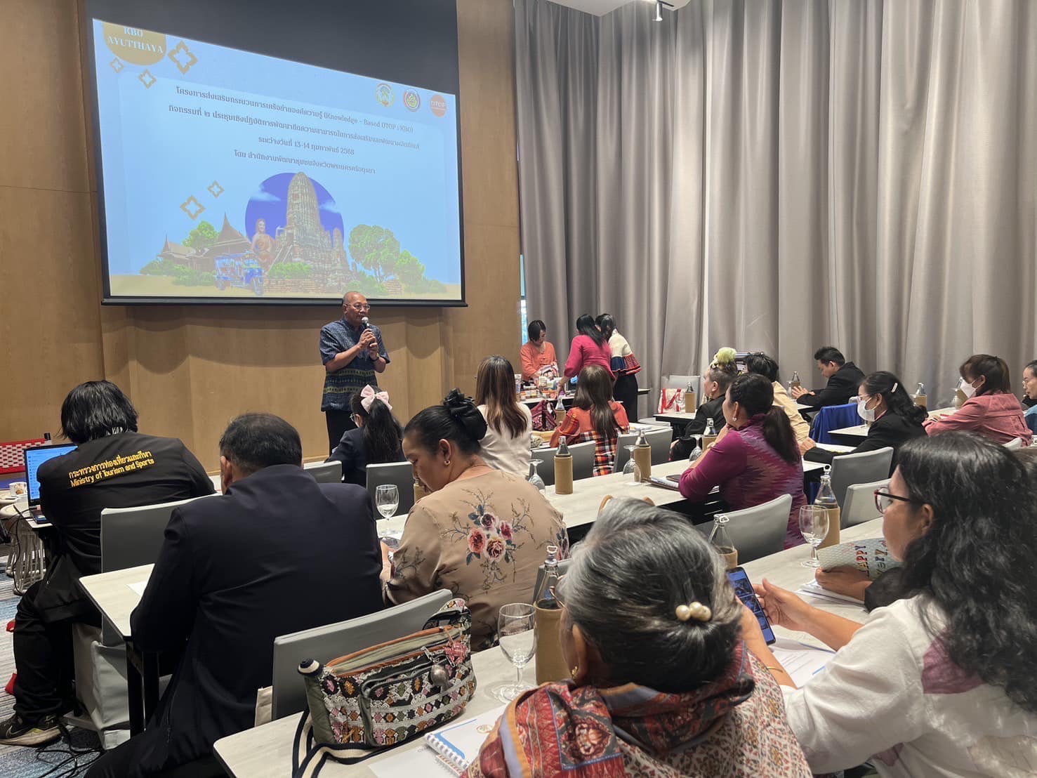 พช.อยุธยา ดำเนินโครงการพัฒนาศักยภาพเครือข่ายองค์ความรู้ (Knowledge-Based OTOP : KBO ) กิจกรรมที่ 2 ประชุมเชิงปฏิบัติการพัฒนาขีดความสามารถในการส่งเสริมและพัฒนาผลิตภัณฑ์