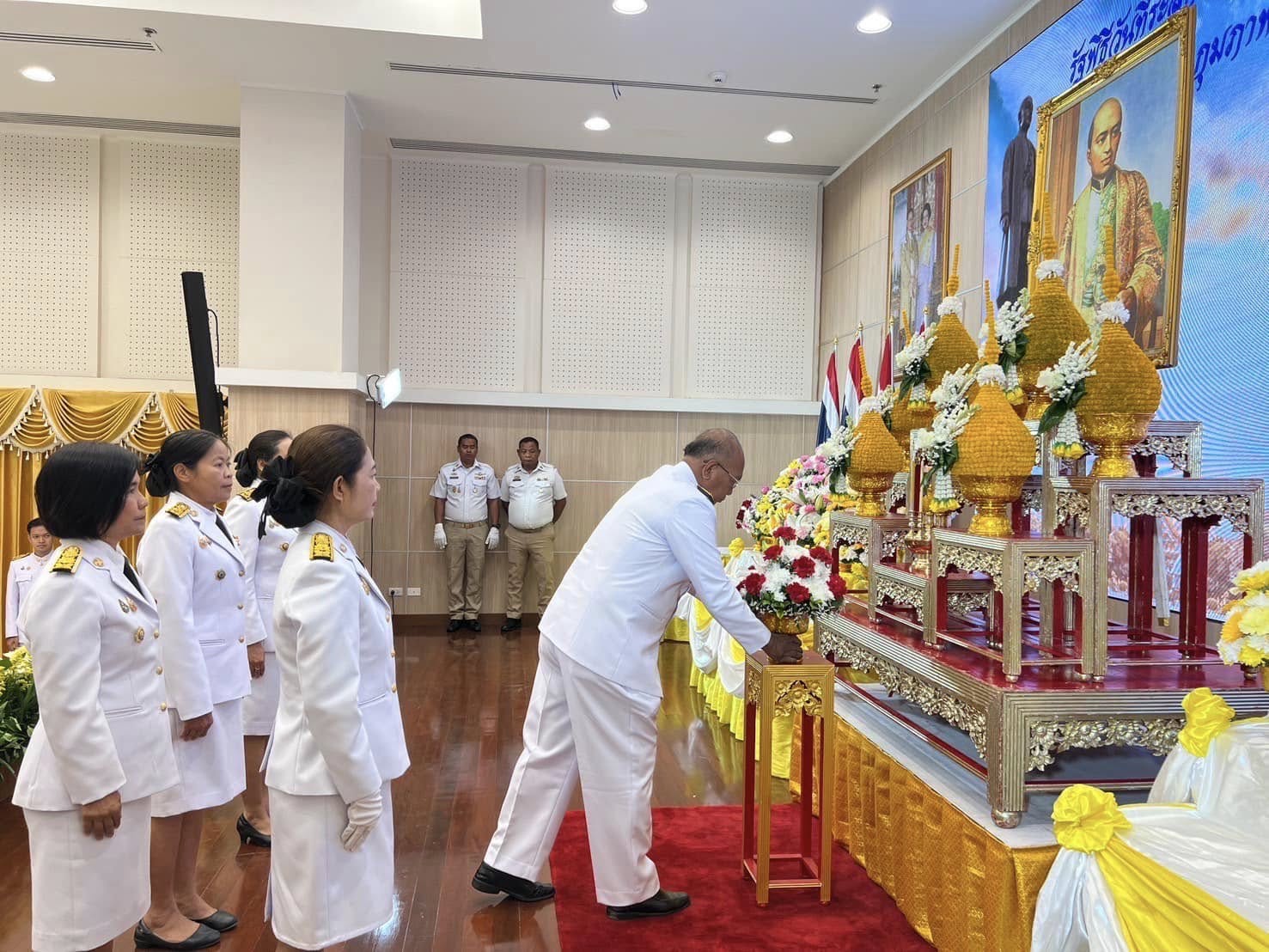 พช.อยุธยา ร่วมพิธีวางพานพุ่มดอกไม้ถวายราชสักการะเบื้องหน้าพระบรมสาทิสลักษณ์ พระบาทสมเด็จพระพุทธเลิศหล้านภาลัย เนื่องในวันระลึก “พระบาทสมเด็จพระพุทธเลิศหล้านภาลัย” ประจำปี พ.ศ. 2568