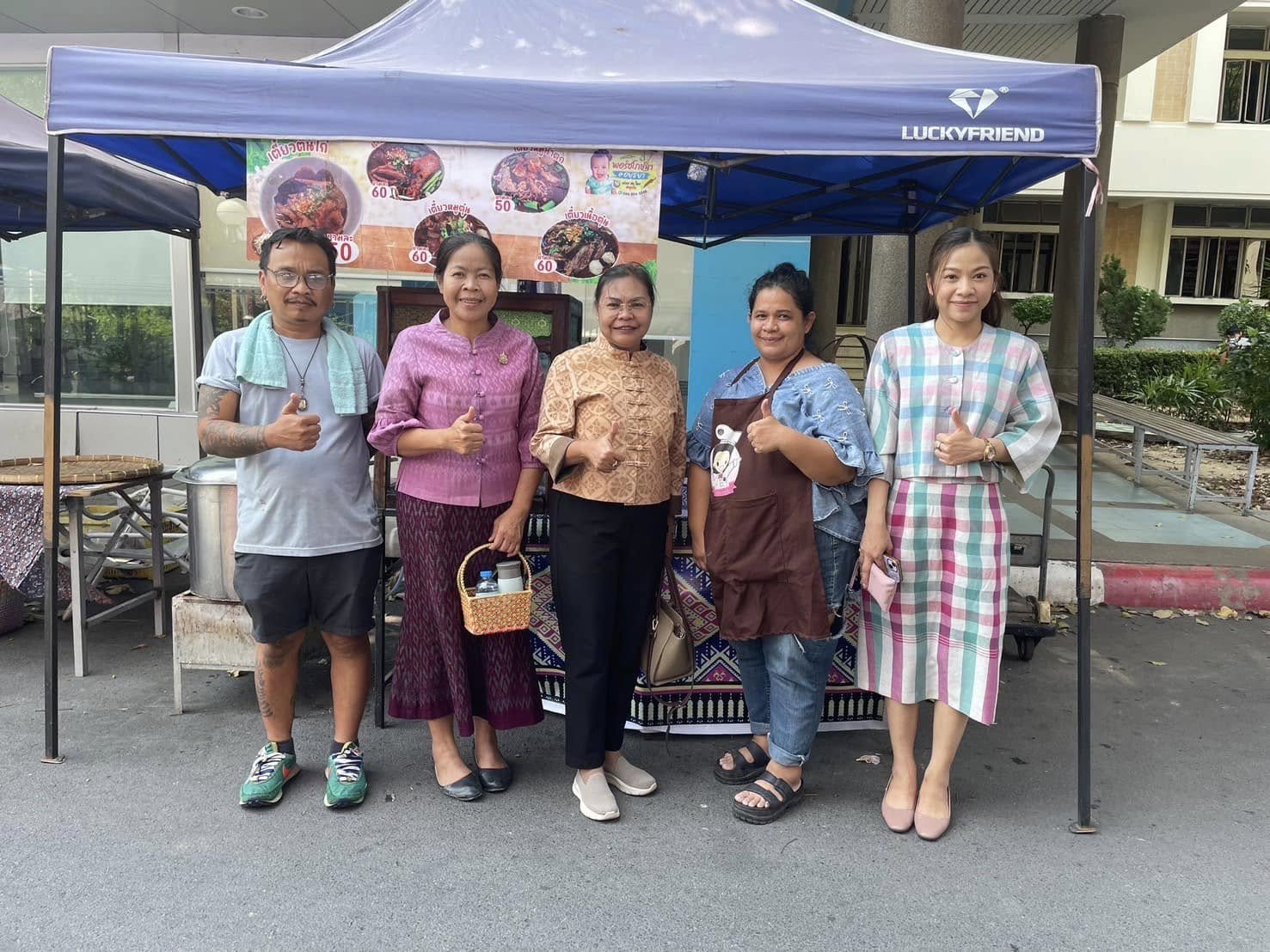 พช.กรุงเก่า ให้การต้อนรับผู้ตรวจราชการกรมฯ เยี่ยมชม ให้กำลังใจและสนับสนุนผู้ผลิต ผู้ประกอบการ OTOP ตลาดนัดคนไทยยิ้มได้ จังหวัดพระนครศรีอยุธยา