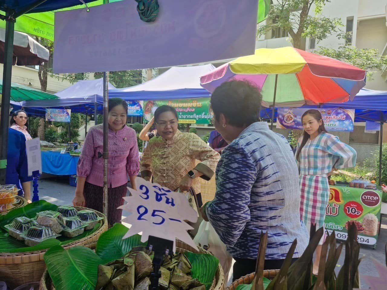 พช.กรุงเก่า ให้การต้อนรับผู้ตรวจราชการกรมฯ เยี่ยมชม ให้กำลังใจและสนับสนุนผู้ผลิต ผู้ประกอบการ OTOP ตลาดนัดคนไทยยิ้มได้ จังหวัดพระนครศรีอยุธยา