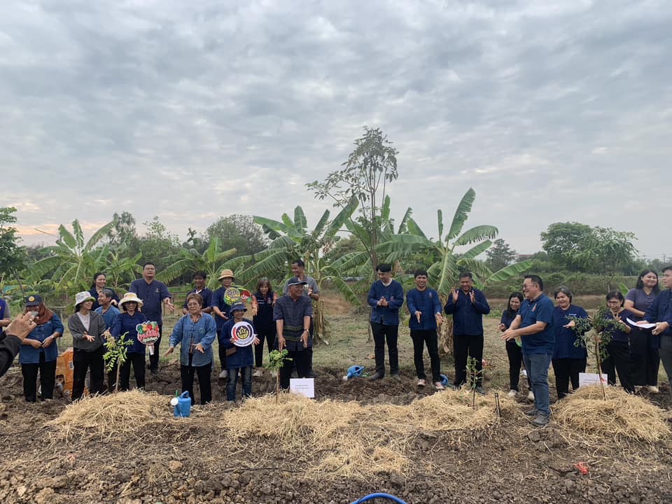 จังหวัดพระนครศรีอยุธยา จัดกิจกรรม KICK OFF “ผู้นำต้องทำก่อน“ ขับเคลื่อนการน้อมนำแนวพระราชดำริของสมเด็จพระกนิษฐาธิราชเจ้า กรมสมเด็จพระเทพรัตนราชสุดา ฯ สยามบรมราชกุมารี ปลูกผักสวนครัว เพื่อสร้างความมั่นคงทางอาหาร