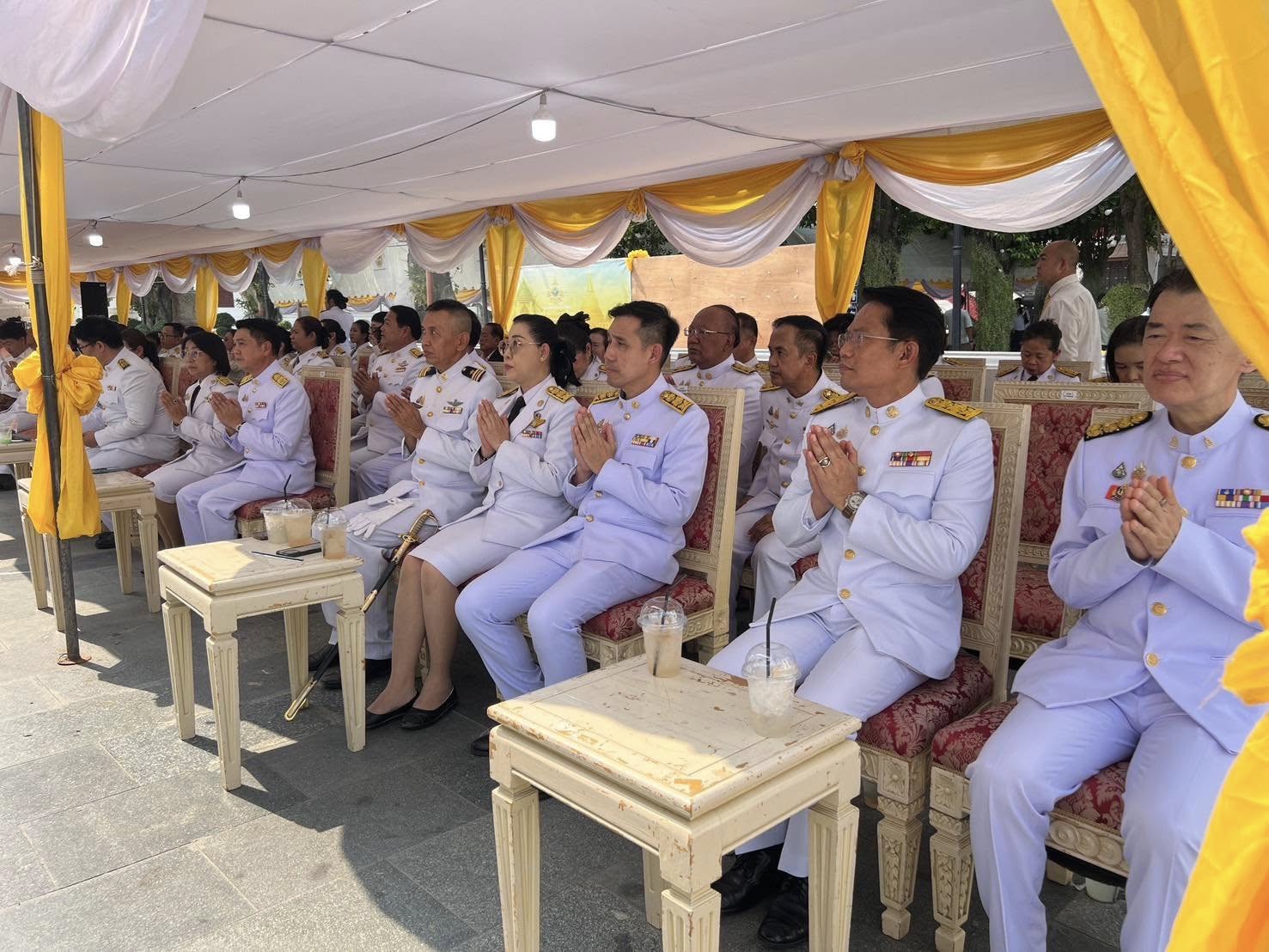 พระบาทสมเด็จพระเจ้าอยู่หัว ทรงพระกรุณาโปรดเกล้าฯ ให้ นายนุรักษ์ มาประณีต องคมนตรี ผู้เชิญสัญญาบัตร พัดยศ และผ้าไตร ถวายแด่พระธรรมวชิรวิจิตร เจ้าอาวาสวัดเสนาสนาราม ราชวรวิหาร และพระวชิรจริยาภรณ์ เจ้าอาวาสวัดเสาธงทอง