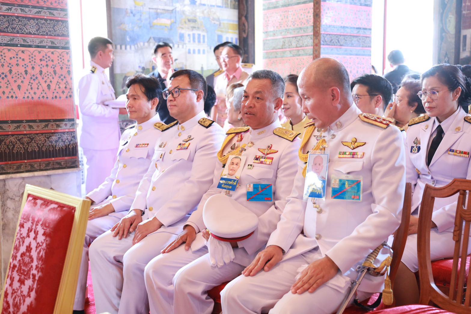 พระบาทสมเด็จพระเจ้าอยู่หัว ทรงพระกรุณาโปรดเกล้าฯ ให้ นายนุรักษ์ มาประณีต องคมนตรี ผู้เชิญสัญญาบัตร พัดยศ และผ้าไตร ถวายแด่พระธรรมวชิรวิจิตร เจ้าอาวาสวัดเสนาสนาราม ราชวรวิหาร และพระวชิรจริยาภรณ์ เจ้าอาวาสวัดเสาธงทอง