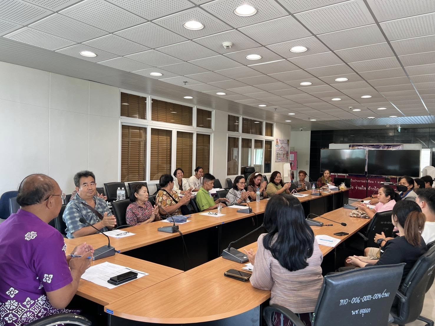 พช.กรุงเก่า จัดประชุมผู้ประกอบการที่เข้าร่วมกิจกรรม “OTOP TO FACTORY 2025” ครั้งที่ 1/2568 เพื่อเตรียมจำหน่ายสินค้า OTOP ณ มินิแบ บางปะอิน