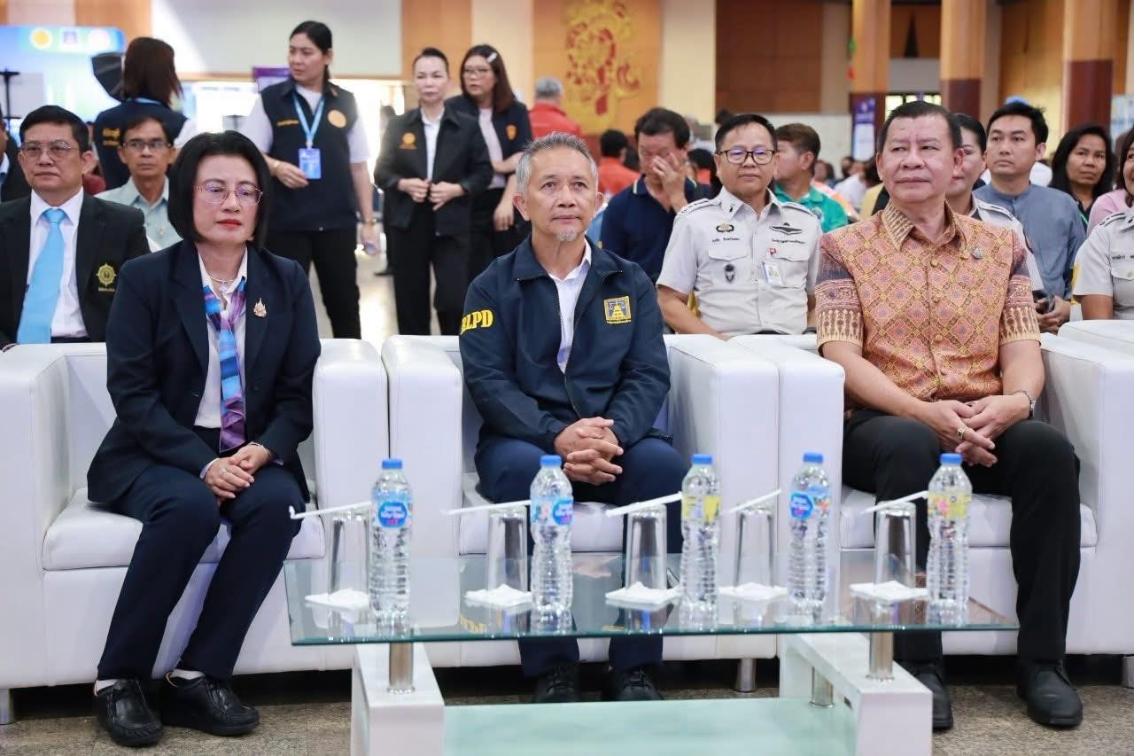 พช.อยุธยา ร่วมจัดบูธกองทุนพัฒนาบทบาทสตรี ภายในงาน”มหกรรมแก้หนี้ สร้างวิถีแห่งความเป็นธรรม” ปีที่ 2 จังหวัดพระนครศรีอยุธยา