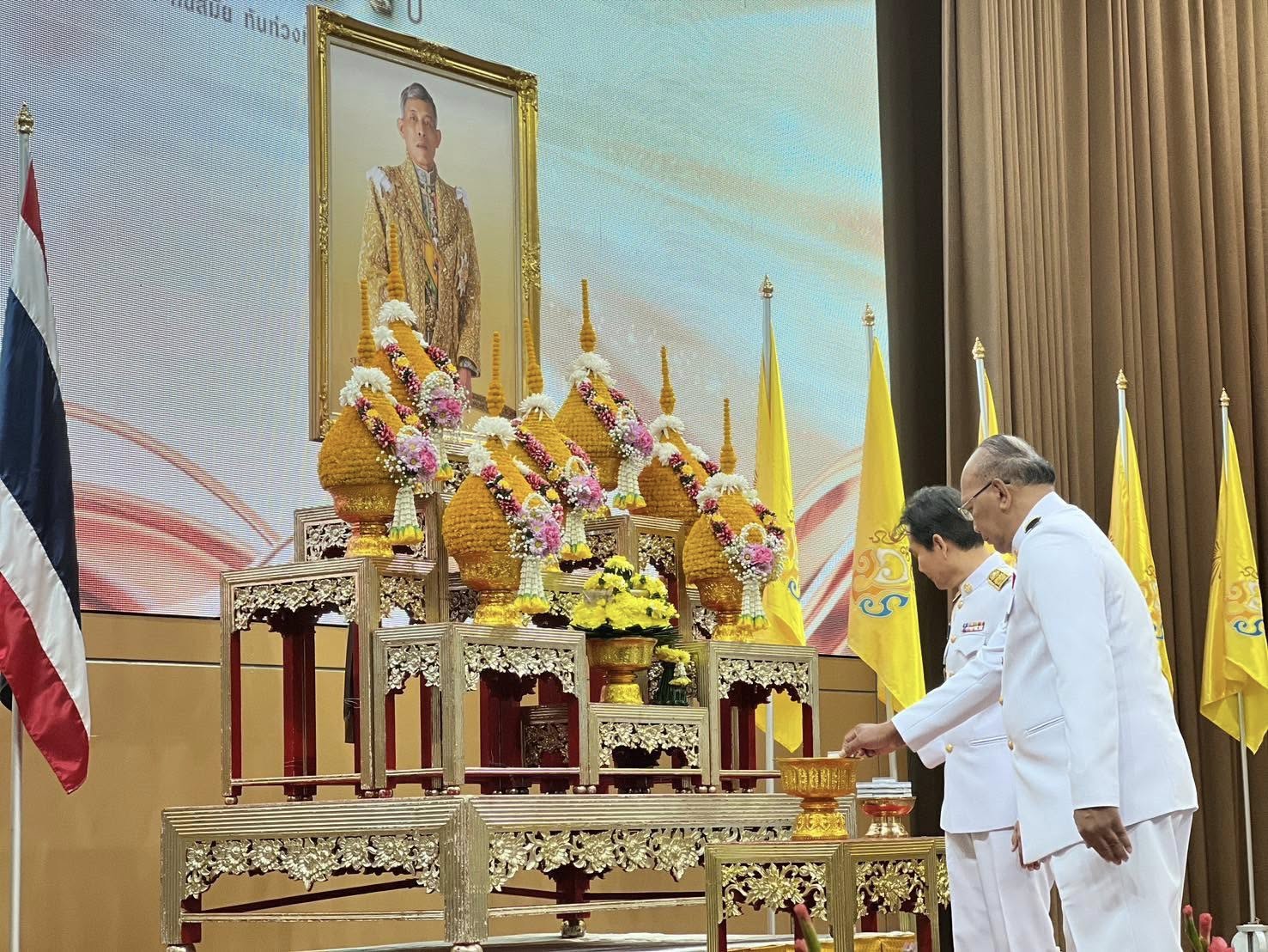 พช.อยุธยา ร่วมพิธีรับเหรียญที่ระลึกพระราชทานฯ เนื่องในวันข้าราชการพลเรือนและวันคล้ายวันสถานปนากระทรวงมหาดไทย ครบรอบ 133 ปี