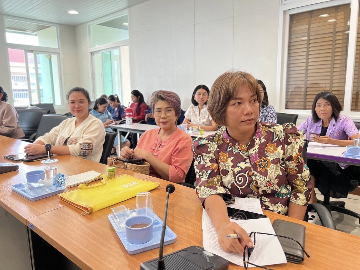 พช.อยุธยา ร่วมโครงการถ่ายทอดองค์ความรู้การเป็นพี่เลี้ยงพัฒนากร เสริมแกร่ง “คน พช.” เก่ง ดี มีความสุข ด้วยหัวใจพัฒนาชุมชน