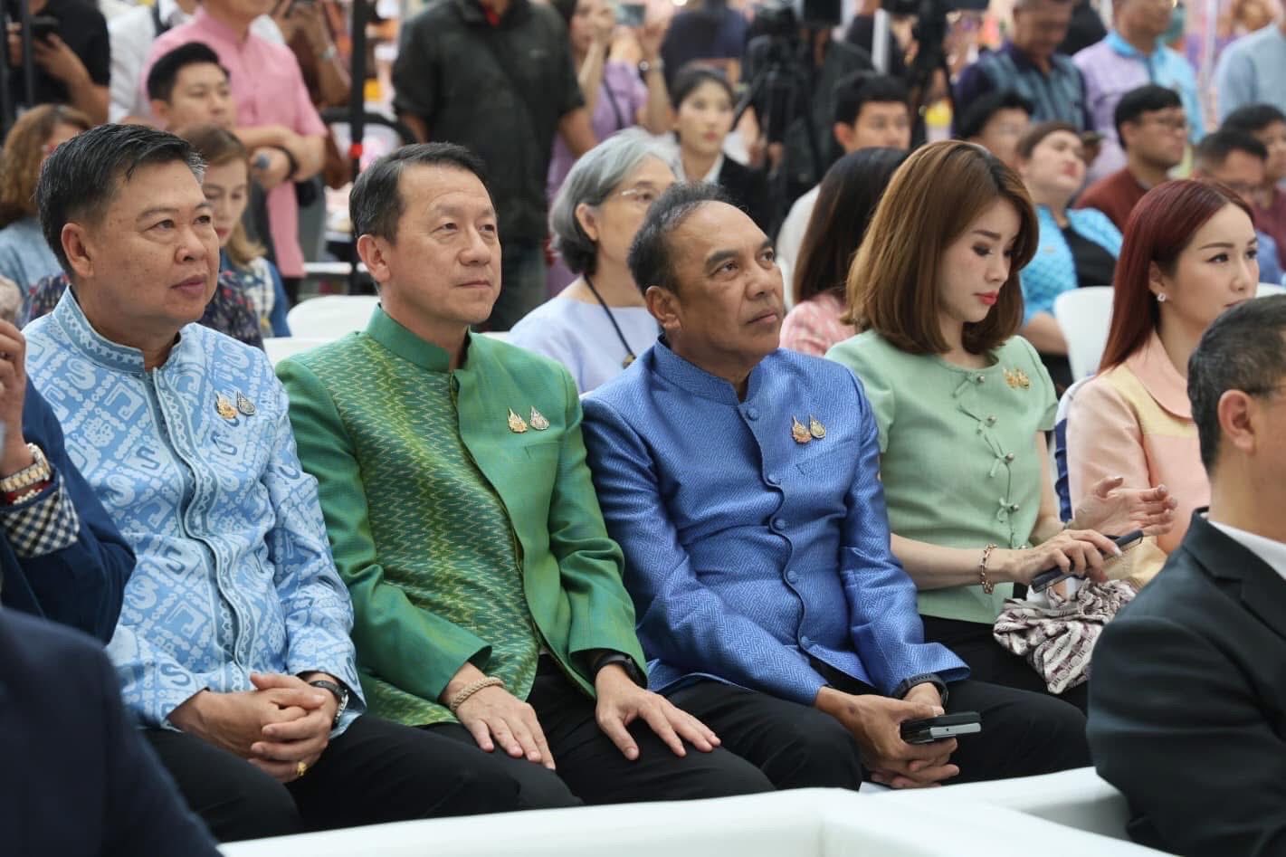 พช.อยุธยา ร่วมพิธีลงนามบันทึกข้อตกลงความร่วมมือ “พลิกโฉม OTOP ไทยสู่โลก ออนไลน์ และ Modern Trade”