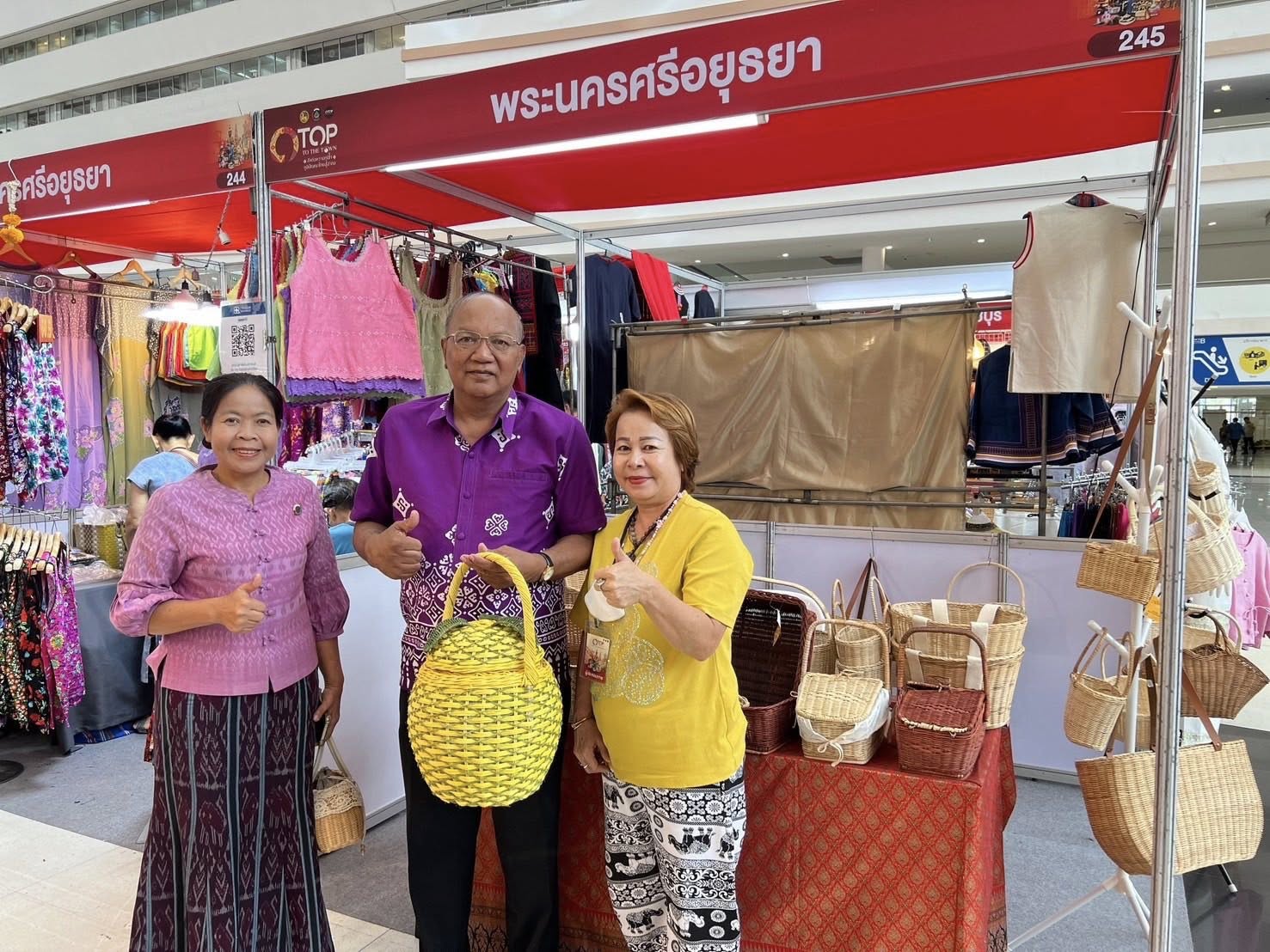 พช.อยุธยา ร่วมพิธีลงนามบันทึกข้อตกลงความร่วมมือ “พลิกโฉม OTOP ไทยสู่โลก ออนไลน์ และ Modern Trade”
