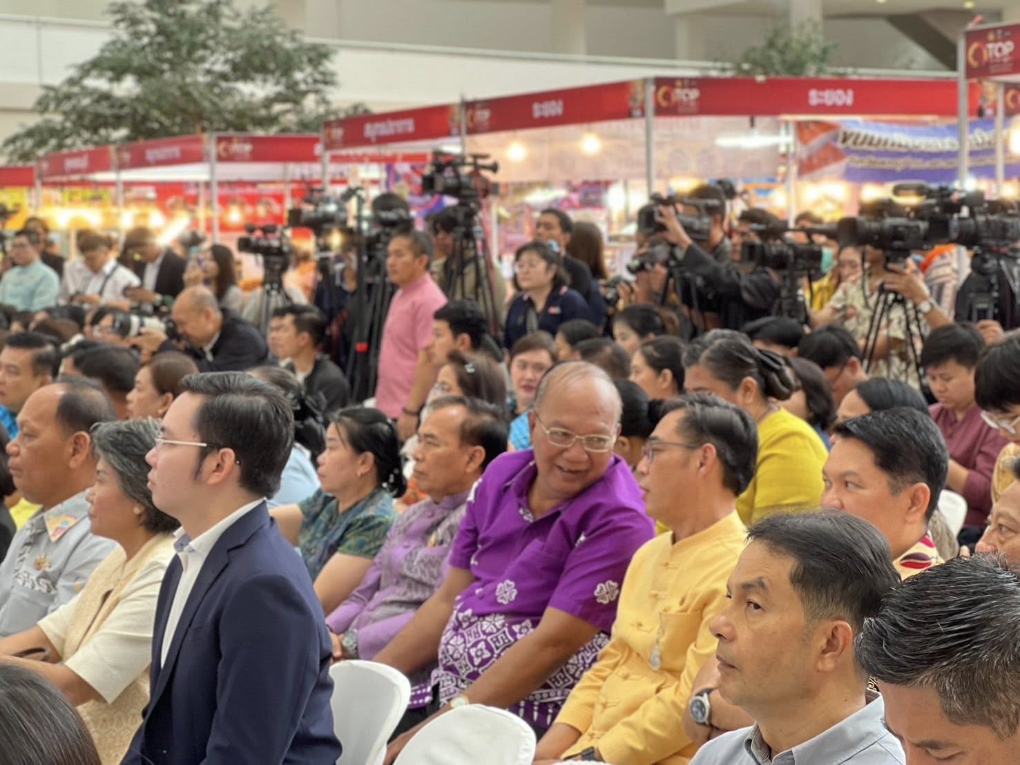 พช.อยุธยา ร่วมพิธีลงนามบันทึกข้อตกลงความร่วมมือ “พลิกโฉม OTOP ไทยสู่โลก ออนไลน์ และ Modern Trade”