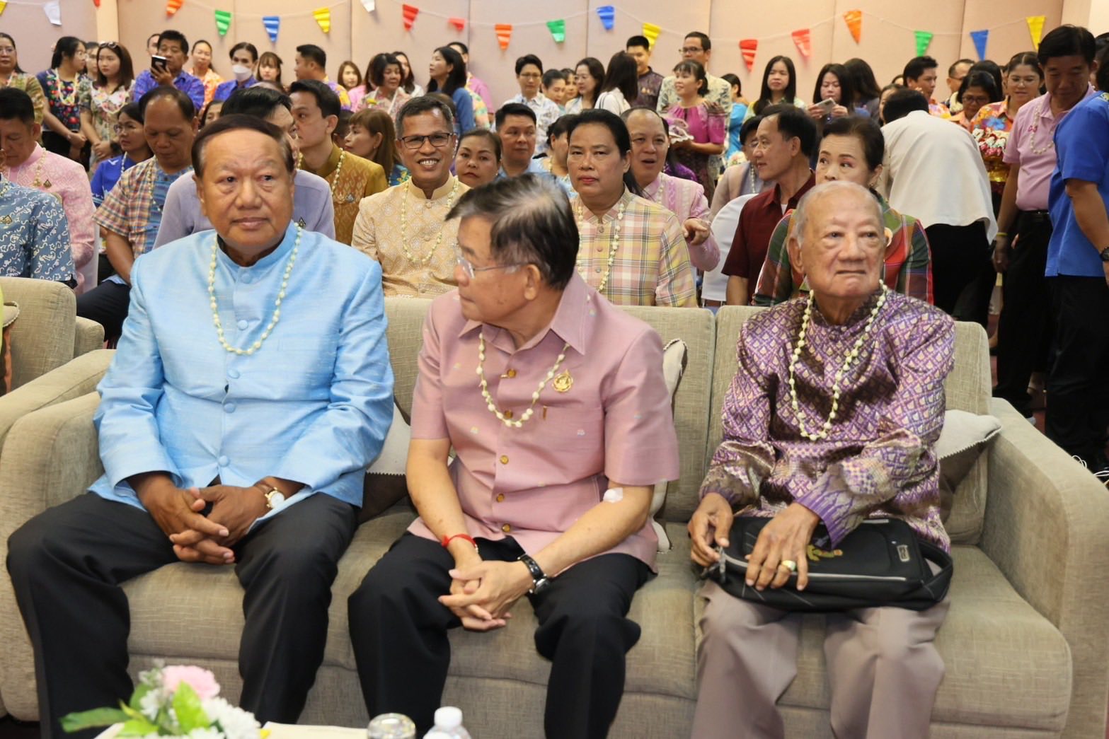 พช.อยุธยา ร่วมสืบสานวิถีประเพณีไทย ร่วมใจรดน้ำขอพร รับศุภวารดิถีขึ้นปีใหม่ไทย สงกรานต์ 2568 ณ กรมการพัฒนาชุมชน