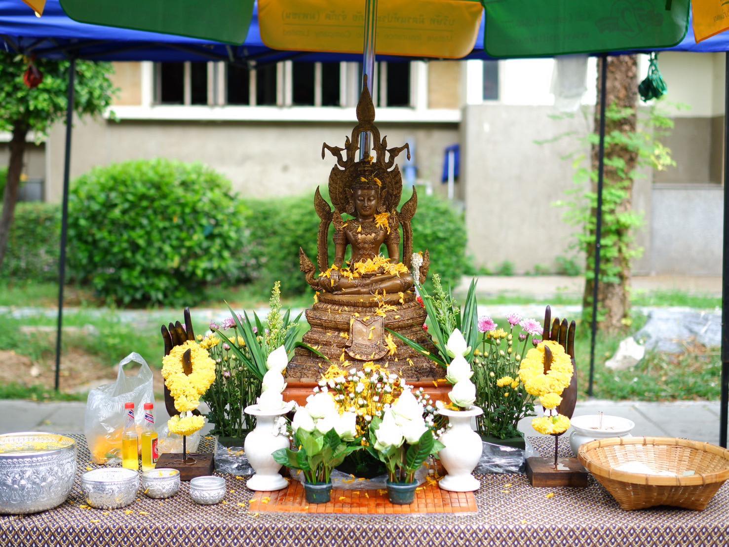 พช.อยุธยา เยี่ยมชม ให้กำลังใจและสนับสนุนผู้ผลิต ผู้ประกอบการ OTOP ตลาดนัดคนไทยยิ้มได้ จังหวัดพระนครศรีอยุธยา พร้อมร่วมกิจกรรมมหาสงกรานต์และกิจกรรมส่งเสริมการตลาด