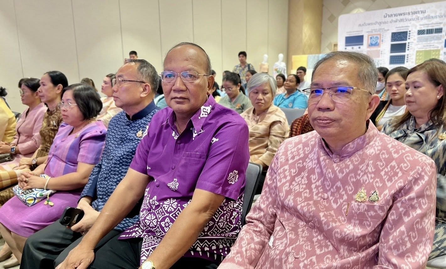 พช.อยุธยา ร่วมโครงการยกระดับการพัฒนาผลิตภัณฑ์ภูมิปัญญาผ้าไทยและงานหัตถกรรม กิจกรรมที่ 1 การ Coaching ผ้าลายพระราชทานและงานหัตถกรรม ประจำปี 2568