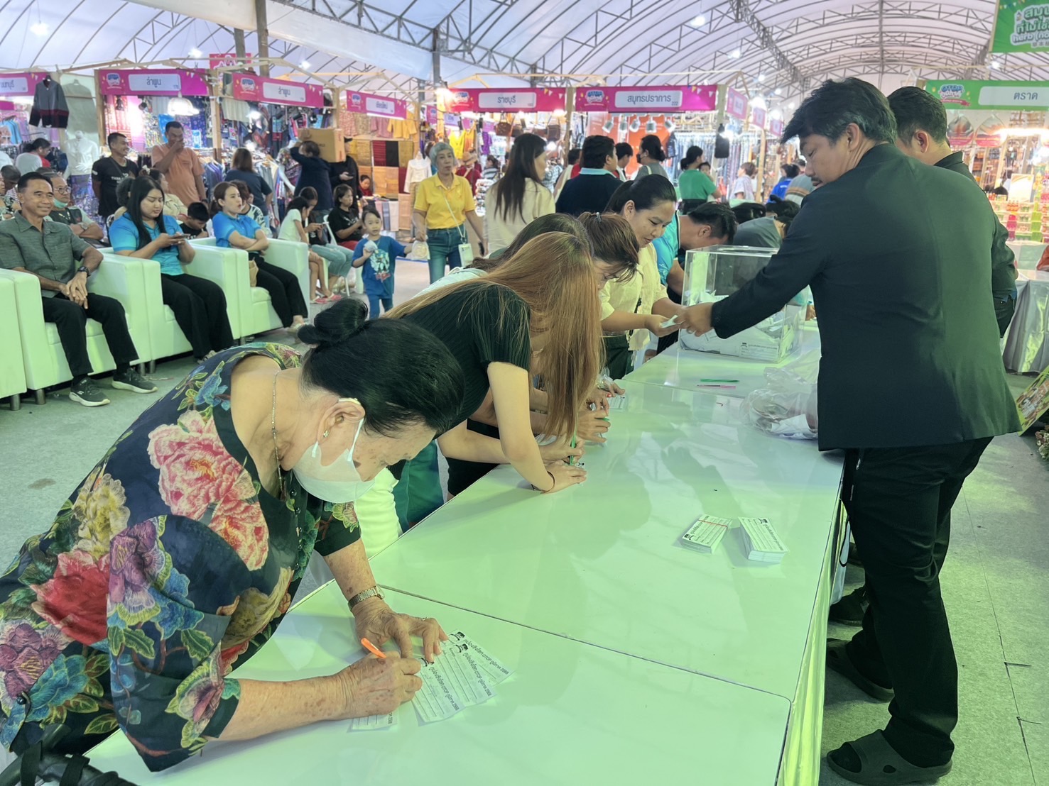 🎉 ทะลุเป้ากว่า 30 ล้านบาท ปิดฉากอย่างงดงามพร้อมบรรยากาศสุดอบอุ่น ในงาน OTOP ภูมิภาค 2568 ณ จังหวัดพระนครศรีอยุธยา💰💰