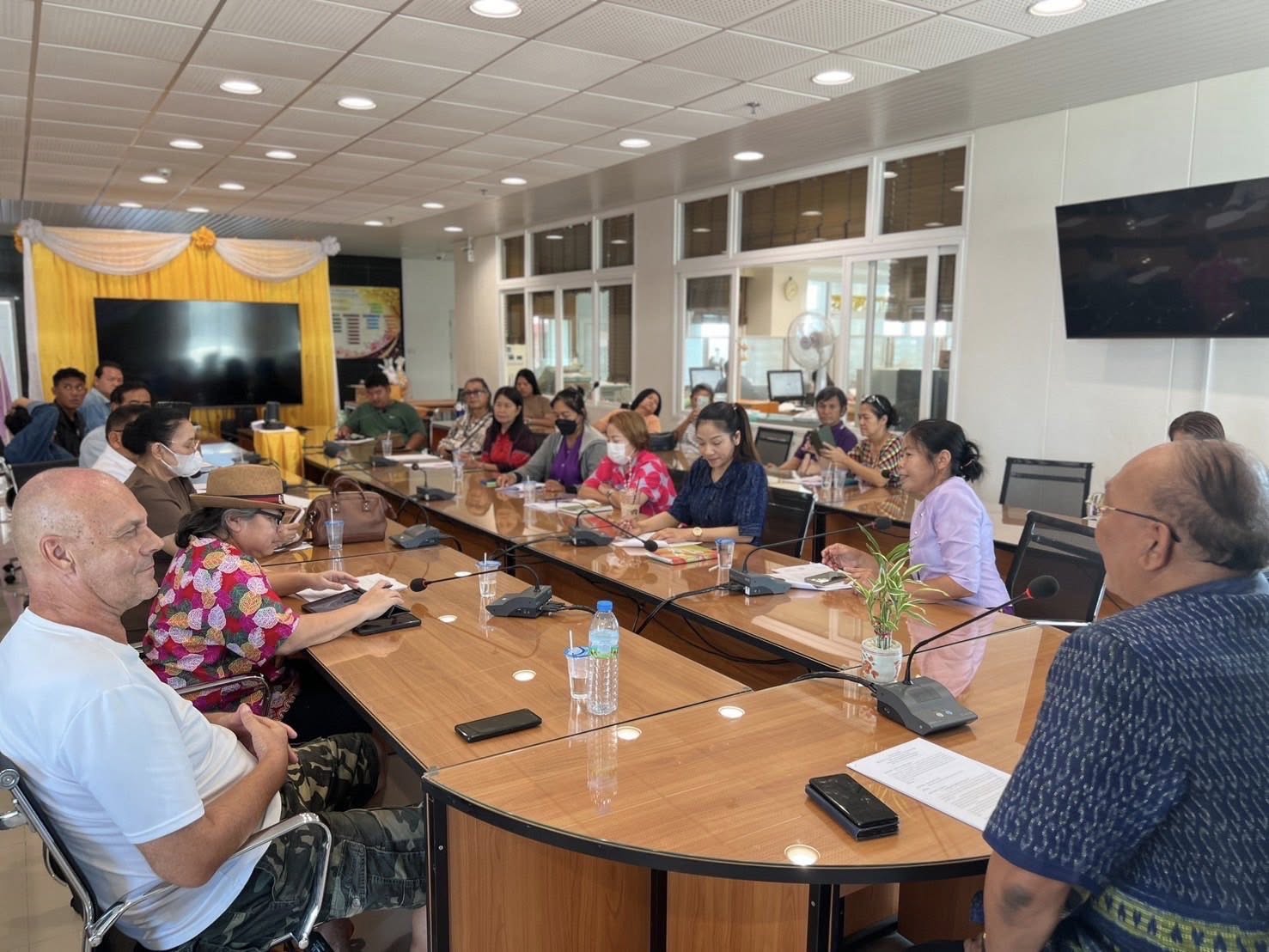 พช.อยุธยา จัดประชุมผู้ผลิต ผู้ประกอบการ OTOP ที่เข้าร่วมจำหน่ายงาน OTOP Midyear 2025