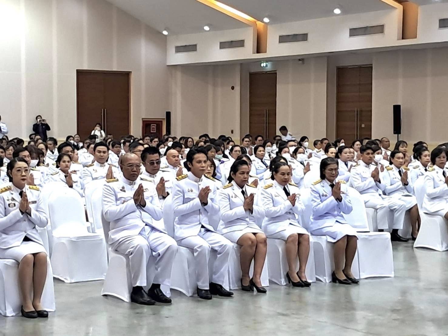 พช.อยุธยา ร่วมพิธีเจริญพระพุทธมนต์และทำบุญตักบาตรถวายพระราชกุศลเพื่อเฉลิมพระเกียรติสมเด็จพระนางเจ้าฯ พระบรมราชินี เนื่องในโอกาสวันเฉลิมพระชนมพรรษา 3 มิถุนายน 2568